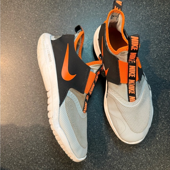 Nike Flex Runner size 4 - Picture 2 of 6